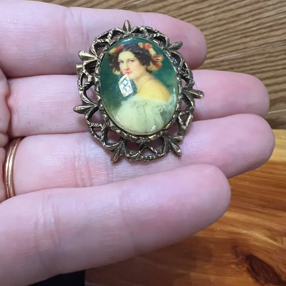 Vintage Woman Cameo Brooch Lapel Pin Rococo Period‎ 18th Century Jewelry